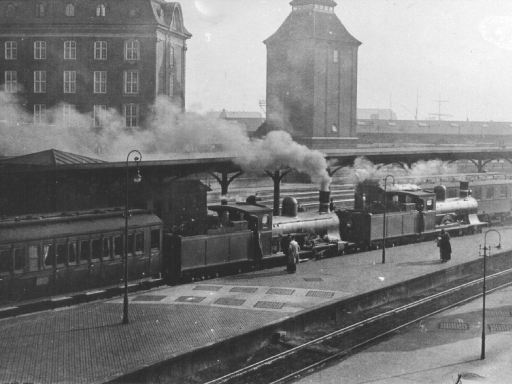 Afgående tog på Københavns nye hovedbanegård, 1915
