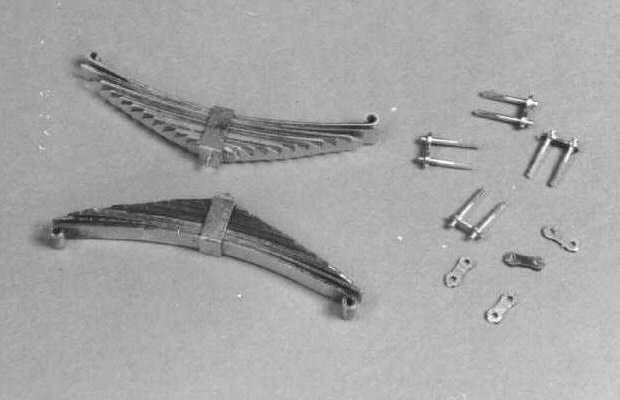 Two assembled springs and shackles for type PF and QD/QE