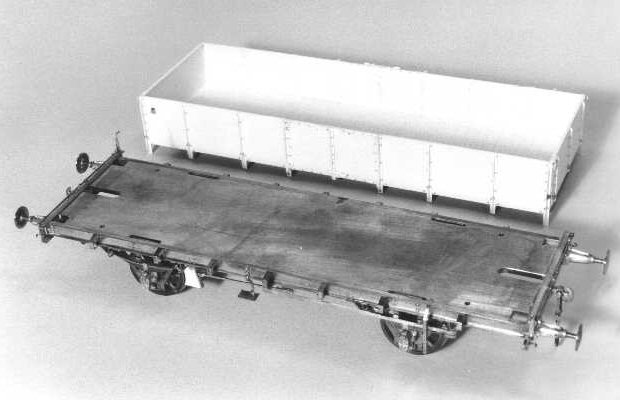 Foto 5: Model af DSB PF med vognkasse af plast.