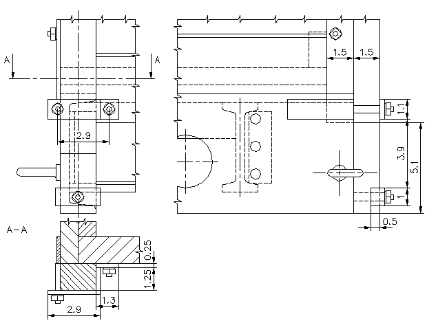 Figur 5: Pufferplanke og beslag for hjørnestolpe i dørende.